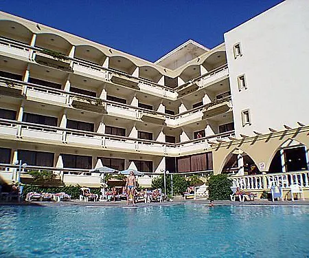 Lomeniz Hotel
