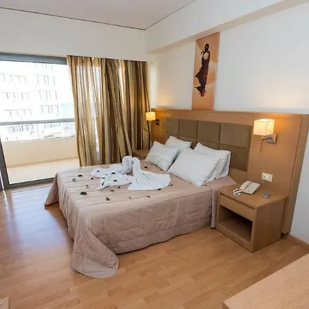 Lomeniz Hotel